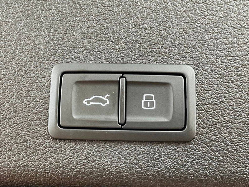 2024 Audi Q8 e-tron quattro Premium Plus