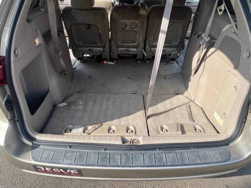 2004 Toyota Sienna LE 8 Passenger