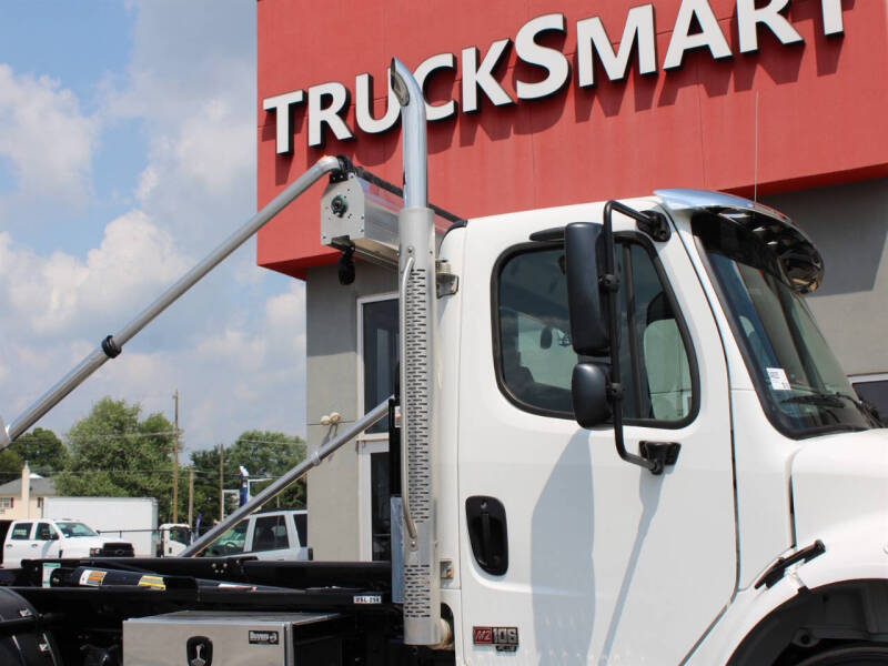 2024 Freightliner M2 106