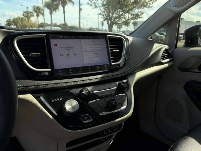 2022 Chrysler Pacifica Hybrid Touring L