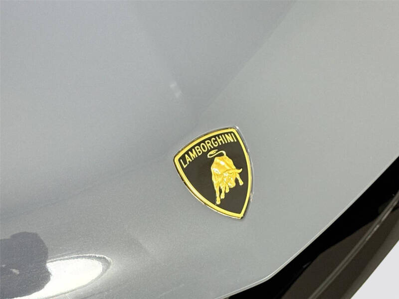 2024 Lamborghini Revuelto