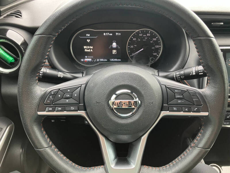 2020 Nissan Kicks SR