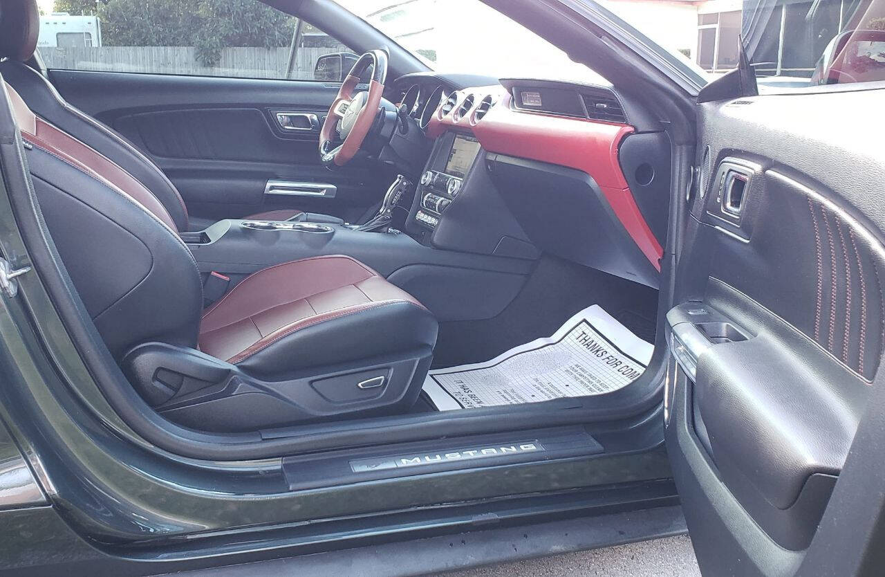 2015 Ford Mustang  - $17,305