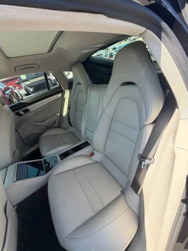 2017 Porsche Panamera