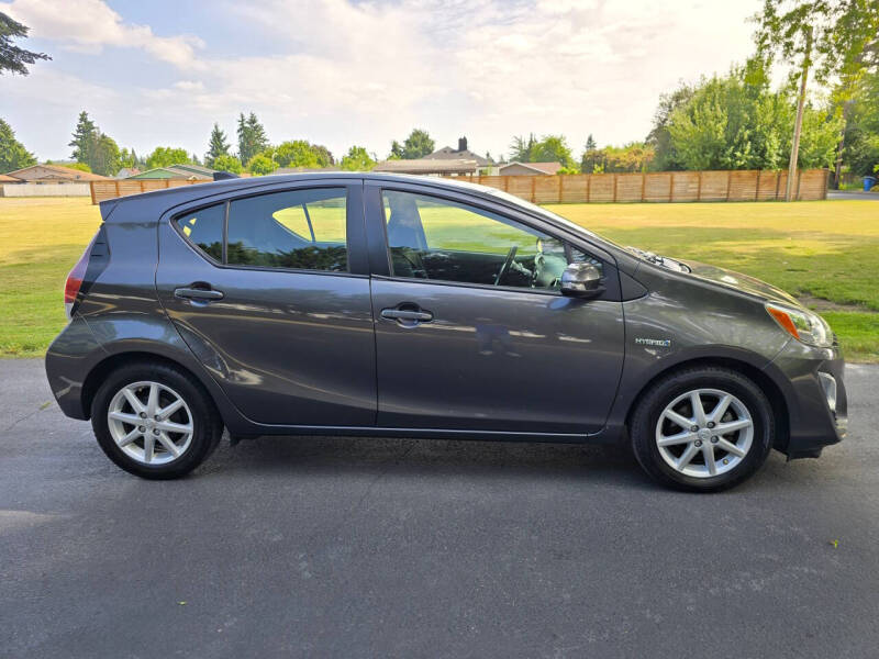 2016 Toyota Prius c One