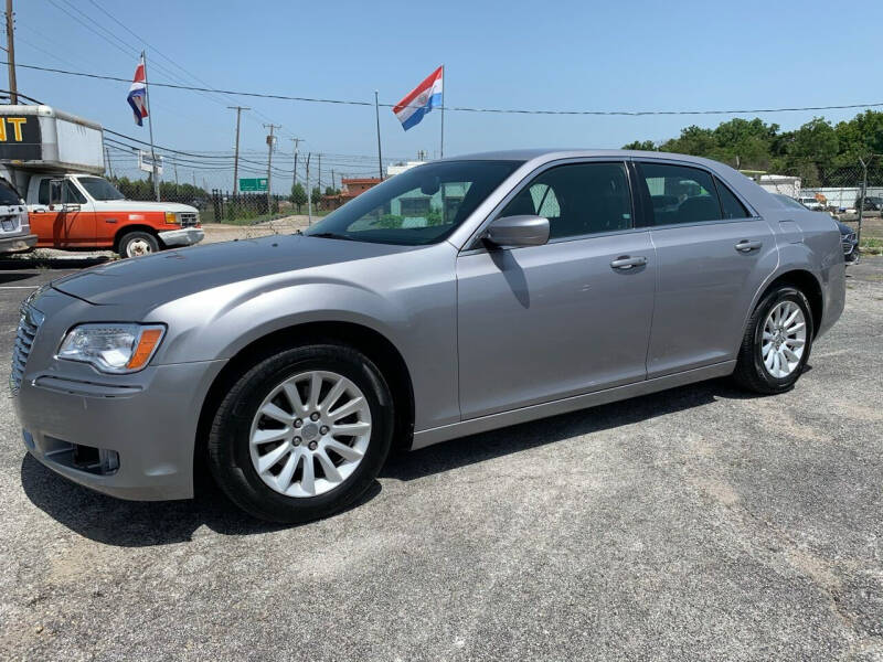 2014 Chrysler 300 for sale at Fernando's Auto Sales LLC. in Dallas TX