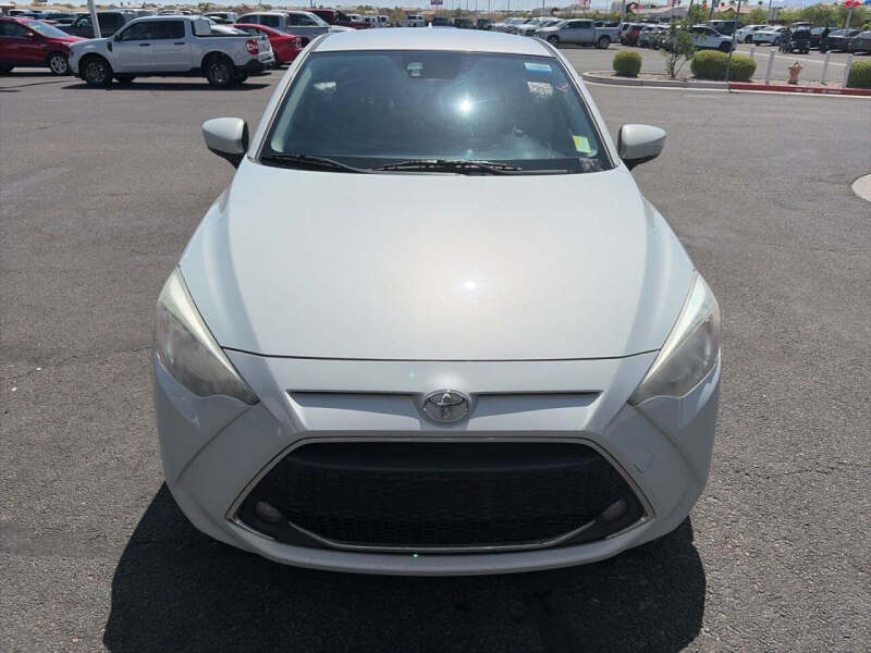 2020 Toyota Yaris Hatchback LE