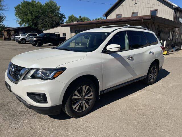 2019 Nissan Pathfinder for sale at COUNTRYSIDE AUTO INC in Austin MN