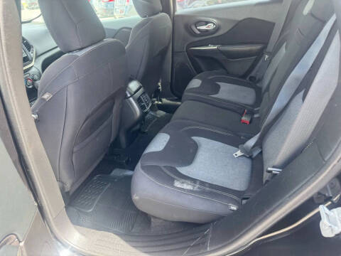 2015 Jeep Cherokee Sport