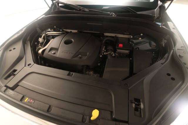 2022 Volvo XC90 T5 Momentum