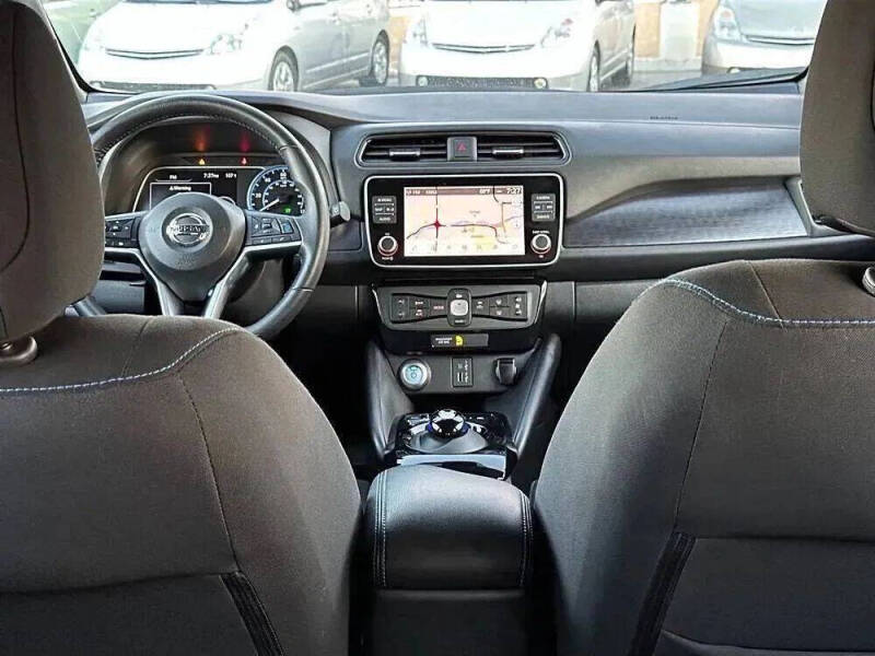 2020 Nissan LEAF SV