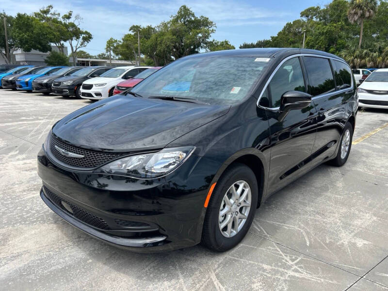 2027 Chrysler Pacifica LX