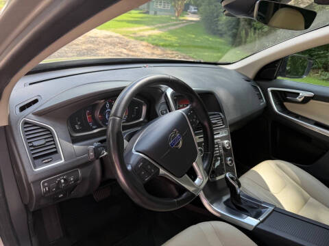 2016 Volvo XC60 T5 Drive-E Premier