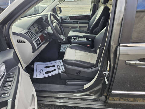 2010 Chrysler Town and Country Touring Plus