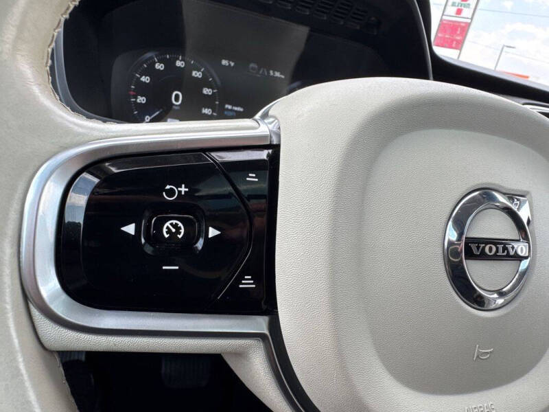 2016 Volvo XC90 T5 Momentum