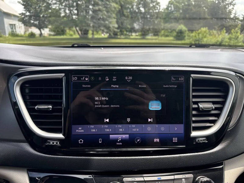 2022 Chrysler Pacifica Touring L
