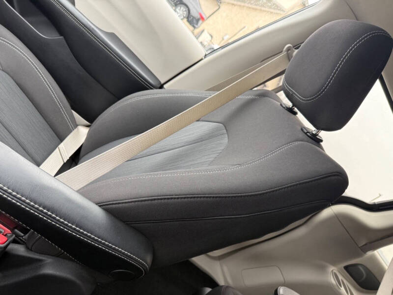 2021 Chrysler Voyager L