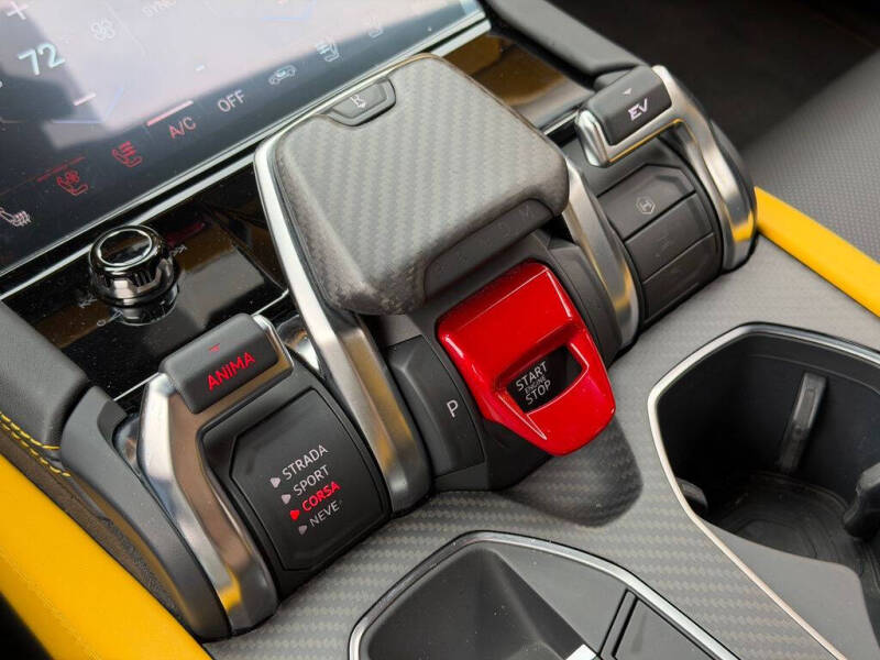 2025 Lamborghini Urus SE