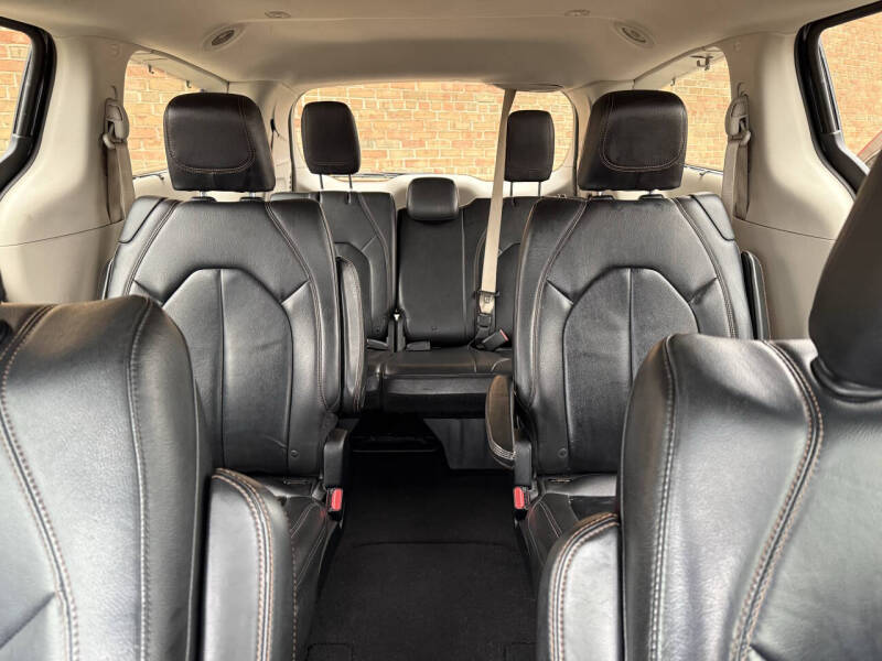 2017 Chrysler Pacifica Touring-L