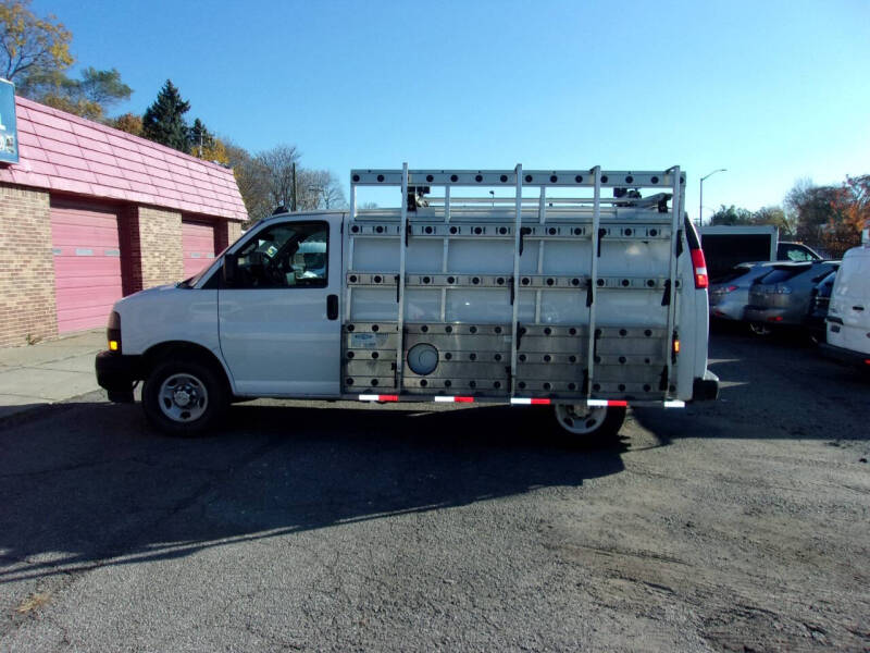 Used 2020 Chevrolet Express Cargo Work Van with VIN 1GCWGAFGXL1121133 for sale in Detroit, MI