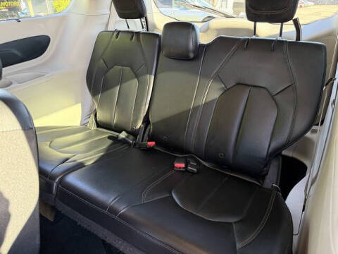 2017 Chrysler Pacifica Touring-L