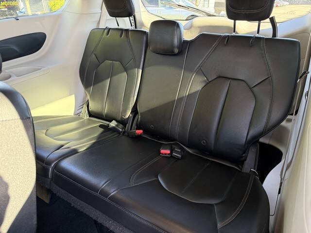 2017 Chrysler Pacifica Touring-L