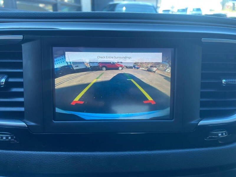 2022 Chrysler Voyager LX