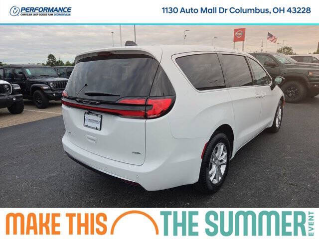 2027 Chrysler Pacifica Select