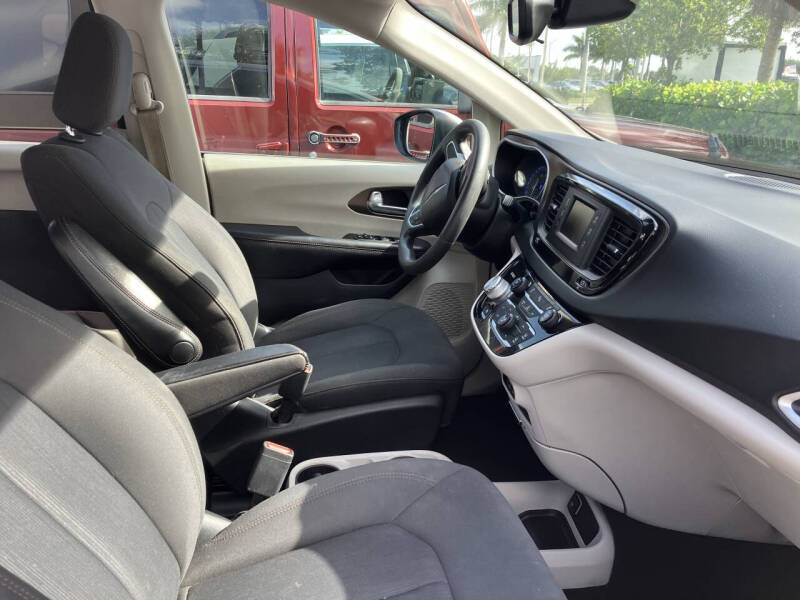 2017 Chrysler Pacifica LX