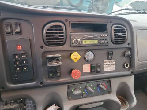 2004 Freightliner M2 106
