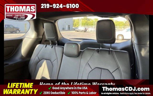 2026 Chrysler Pacifica Select