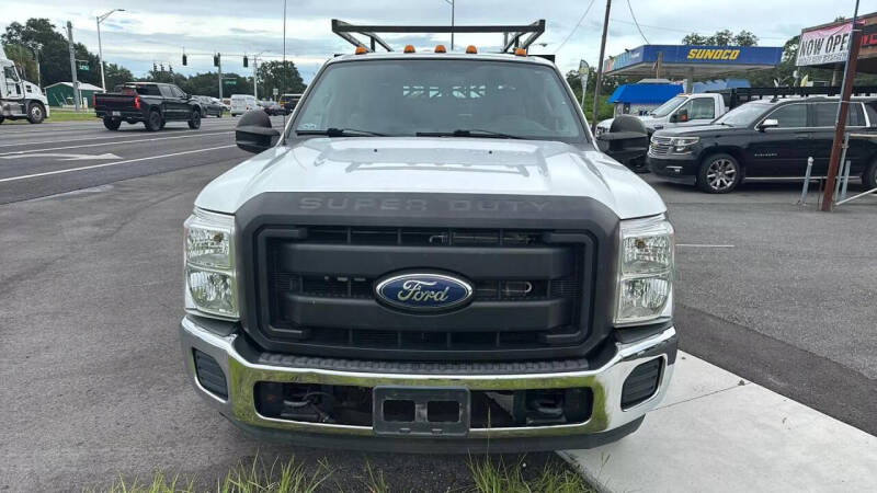 2011 Ford F-350 Super Duty Chassis Cab Lariat photo 2