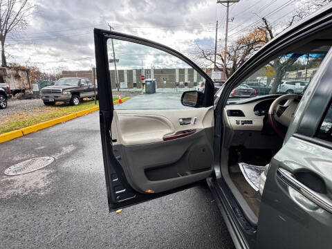 2013 Toyota Sienna Limited 7-Passenger