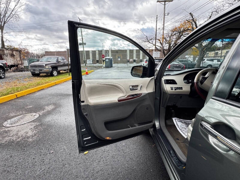 2013 Toyota Sienna Limited 7-Passenger