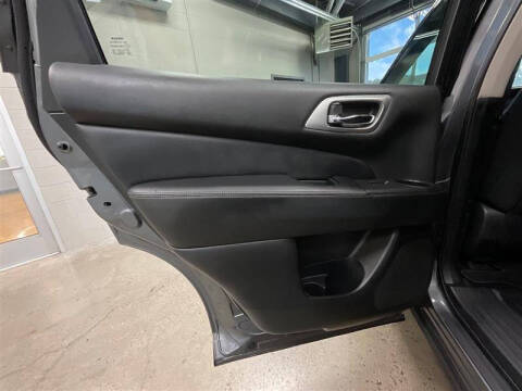 2020 Nissan Pathfinder SV