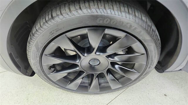 2025 Tesla Model Y Long Range