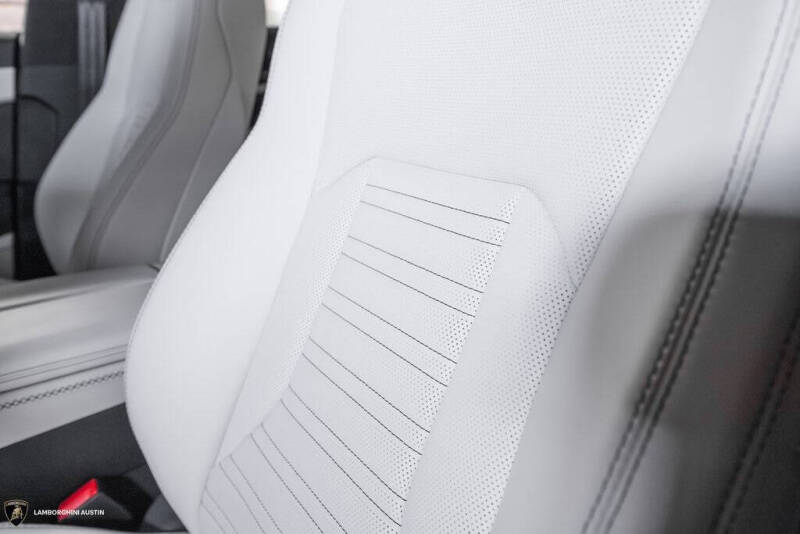 2025 Lamborghini Urus SE