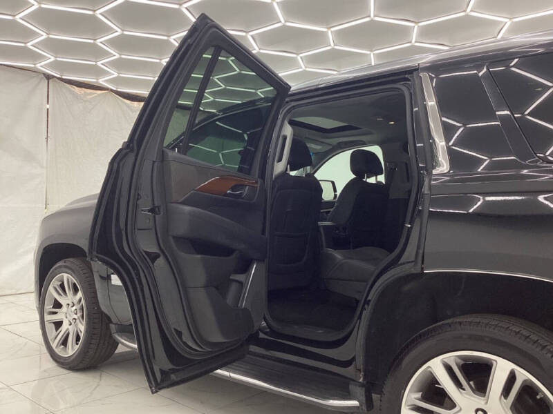 2017 Cadillac Escalade Luxury