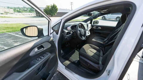 2023 Chrysler Pacifica Touring