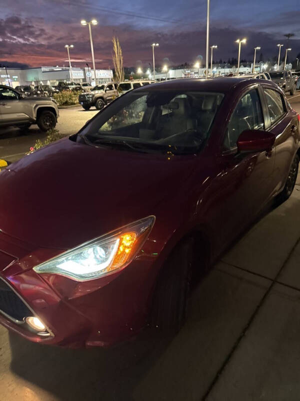 2020 Toyota Yaris Hatchback XLE