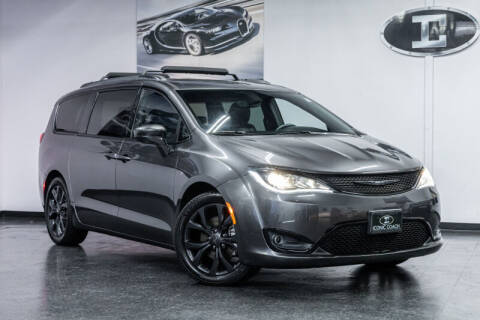 2019 Chrysler Pacifica for sale at Iconic Coach in San Diego CA