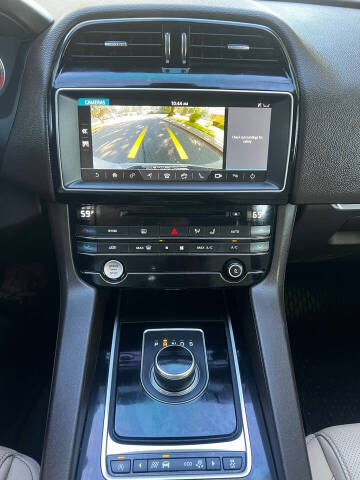 2017 Jaguar F-PACE 35t Prestige