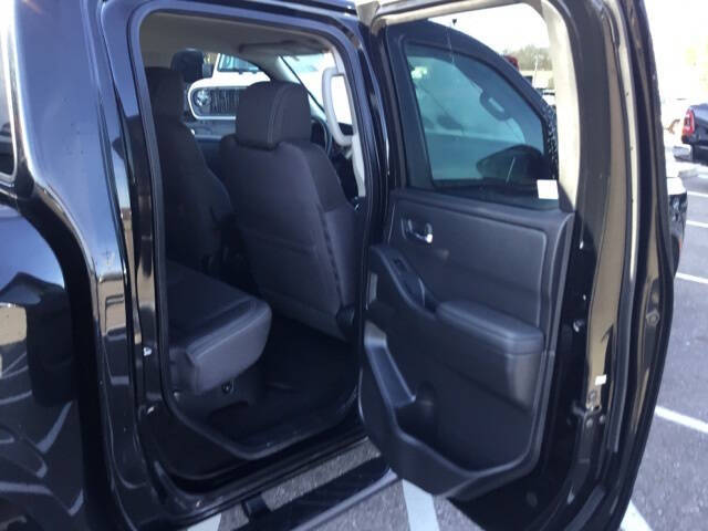 2022 Nissan Frontier SV