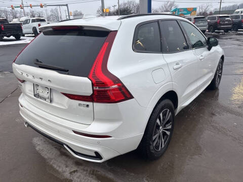 2025 Volvo XC60 B5 Core Dark Theme