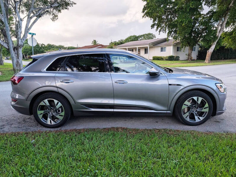 2021 Audi e-tron quattro Premium