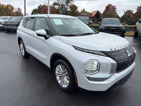 2023 Mitsubishi Outlander ES