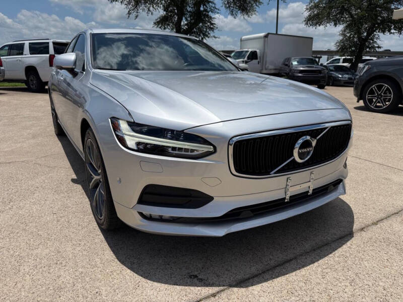 2017 Volvo S90 T6 Momentum