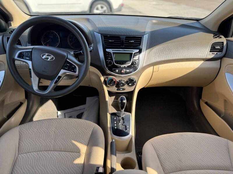 2012 Hyundai Accent GLS