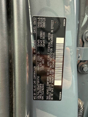 2023 Volvo XC60 B5 Plus Dark Theme
