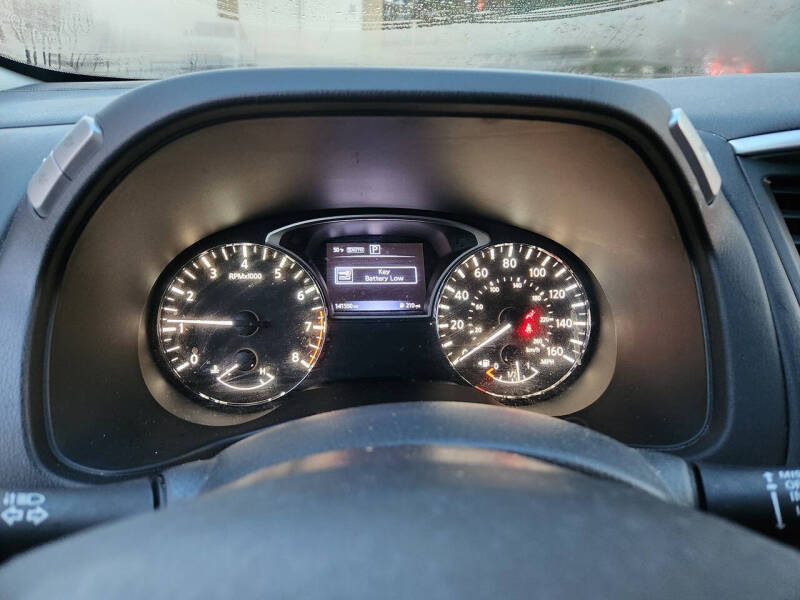 2017 Nissan Pathfinder SV